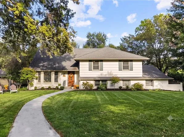 7419 Booth St, Prairie Village, KS 66208