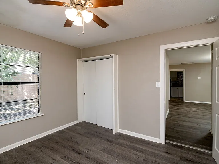 207 Hackberry St — Photo 14