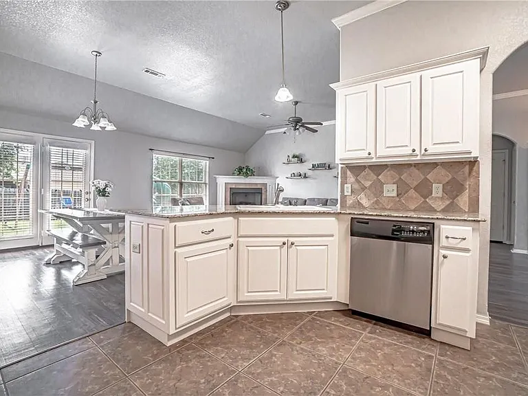 3101 SW Gumleaf Rd — Photo 3