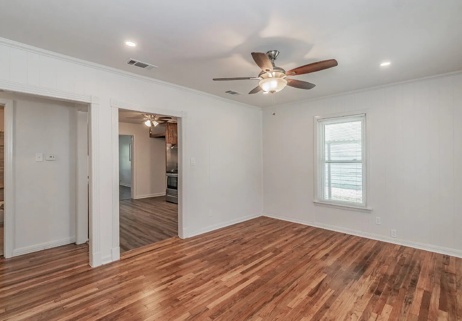 3 bed, 2.0 bath, 1052 sqft, $1,700 — Photo 2