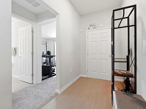 3rd image of 7227 Victoria Rd