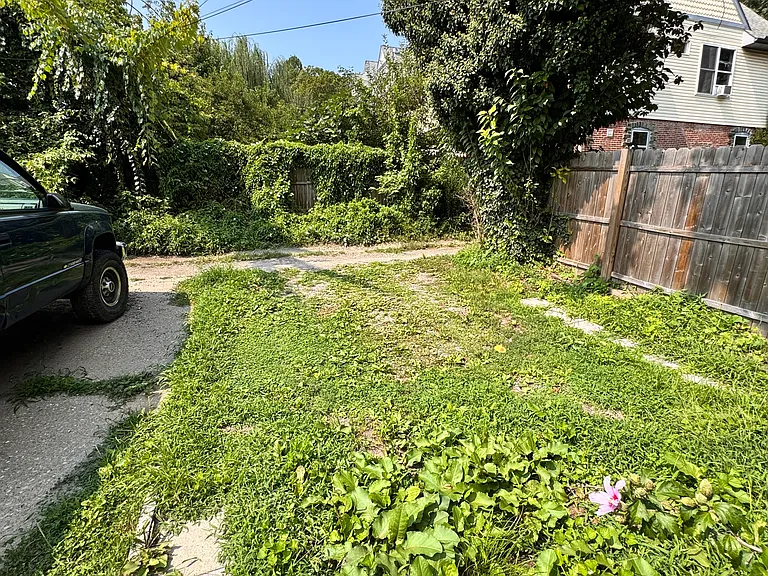 281 Rochelle Ave #1 — Photo 10
