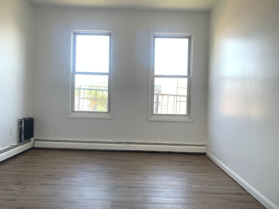 2nd image of 166 Seaview Ave #16E