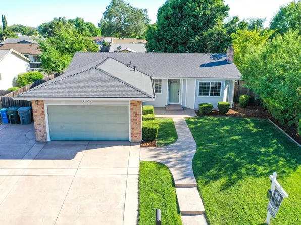 935 W F Street, Dixon, CA 95620