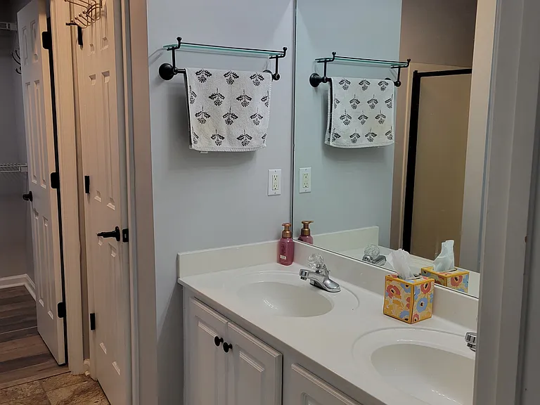 6126 Devonshire Dr — Photo 2