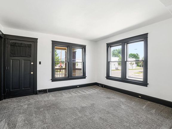 3rd image of 1801 Flett AVENUE