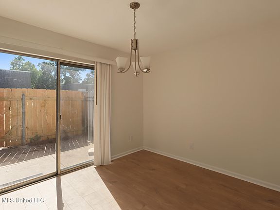 2nd image of 413 Kahler St APT 2