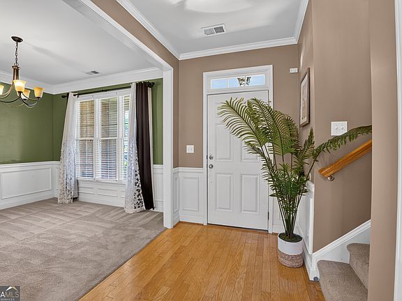 2nd image of 412 Cherry Tree Ln