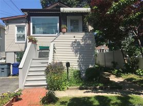 44 Graywood Rd, Pt Washington, NY