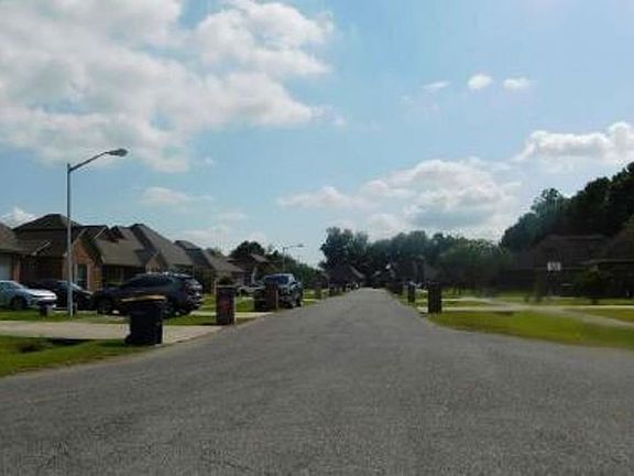 Exterior Neighborhood (street photo)