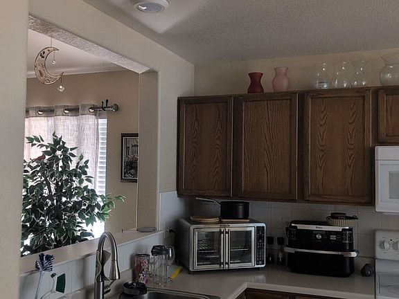 Kitchen - tons of light!