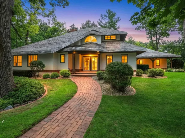 255 Traders Point Ln, Green Bay, WI 54302
