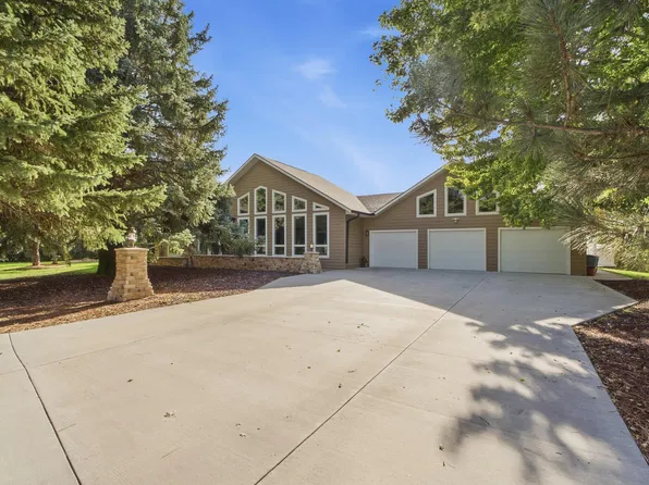 1309 Ridge Rd, Mitchell, SD 57301
