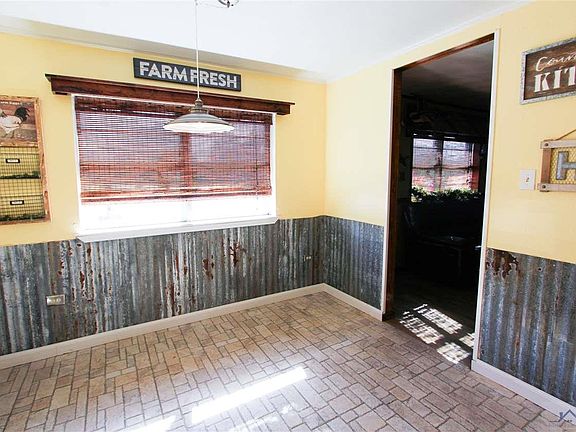 4th image of 210 Fairmont Dr