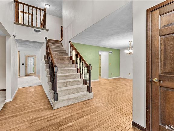 5th image of 23 Barrett Ct