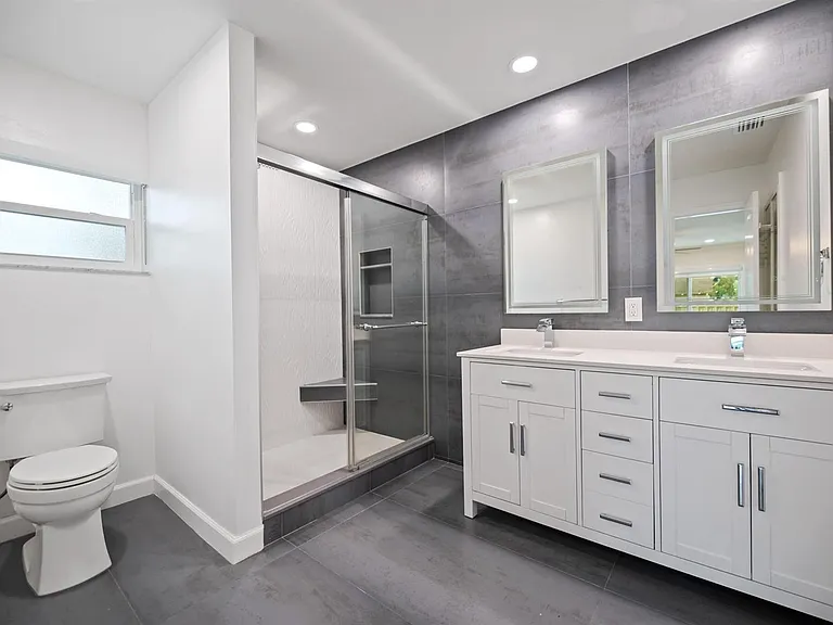 561 SW 168th Ter — Photo 24