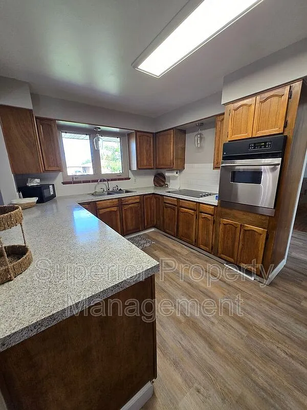 4 bed, 2.0 bath, 2219 sqft, $2,600 — Photo 3