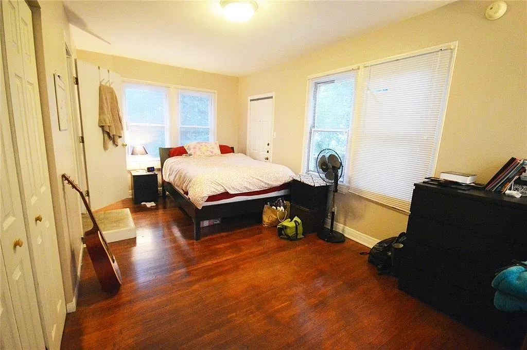 3 bed, 2.0 bath, 950 sqft, $2,700 — Photo 2