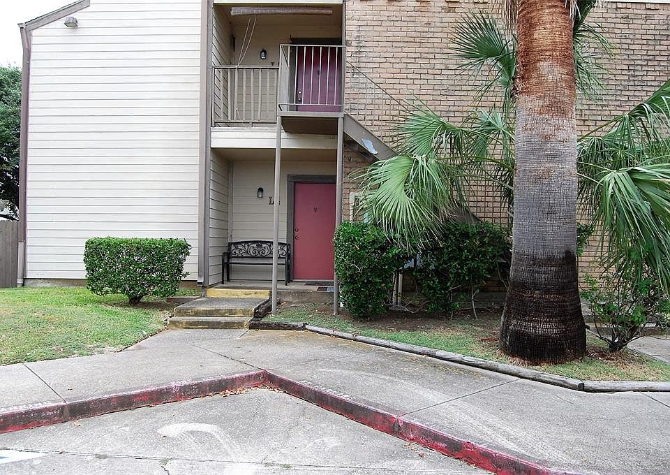 1st image of 3220 69th St APT L4
