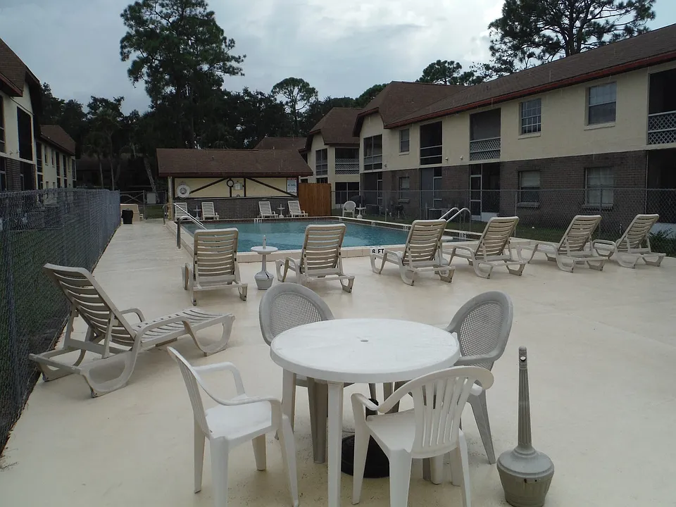 3035 Sir Hamilton Cir