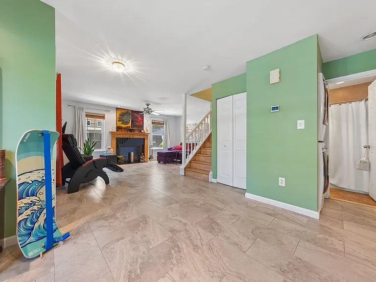 212 Westchester Ct #8 — Photo 4