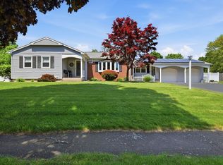 69 Parkview Dr, Agawam, MA 01001