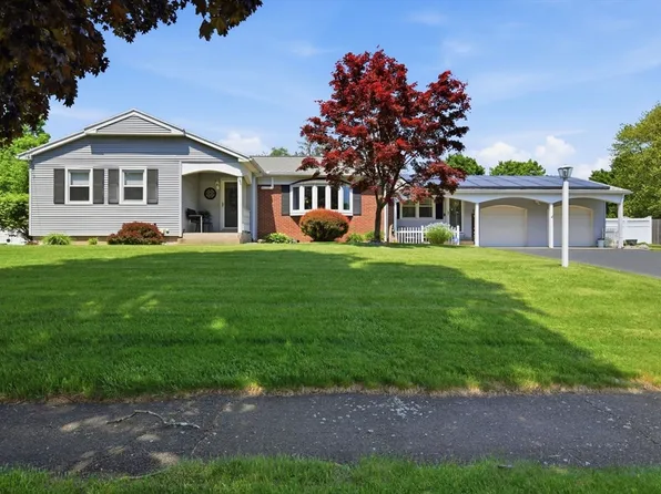 69 Parkview Dr, Agawam, MA 01001