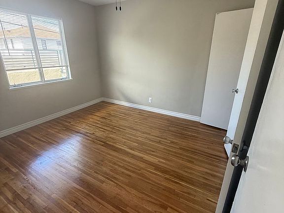 4th image of 4133 Somerset Dr #35-A