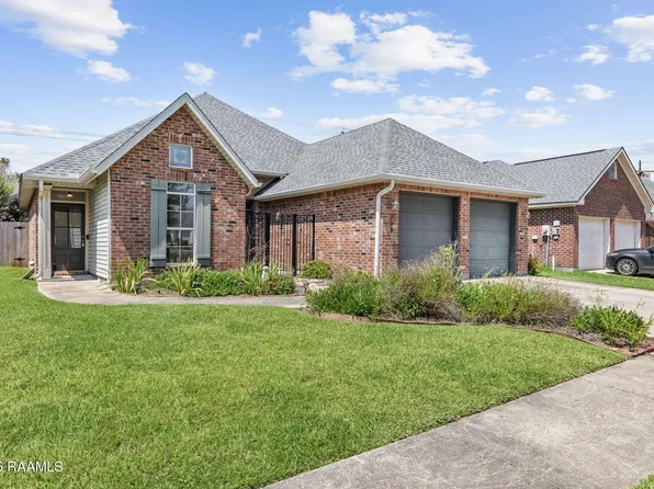 208 Kings Cove Cir, Lafayette, LA 70508