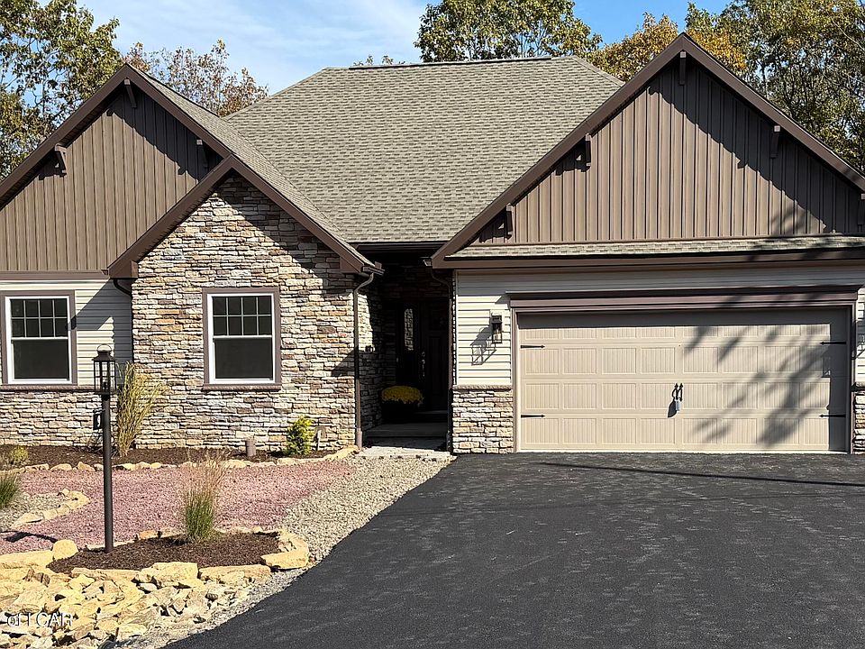 1st image of 9 Tulip Tree Ln