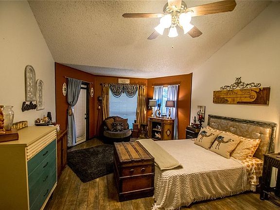 4th image of 1916 Sharon Dr