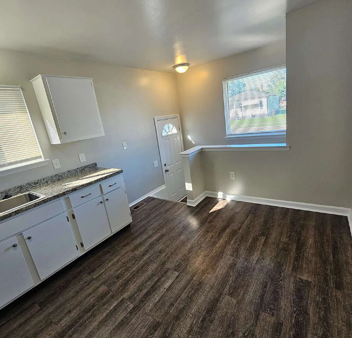 3 bed, 1.0 bath, 912 sqft, $1,495 — Photo 4