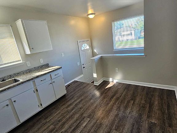 4th image of 23084 Lambrecht Ave