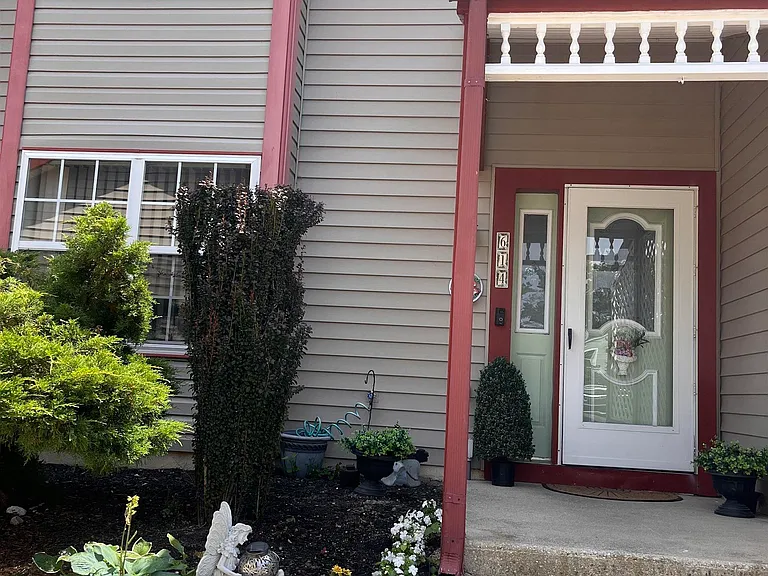 614 Lake Front — Photo 35