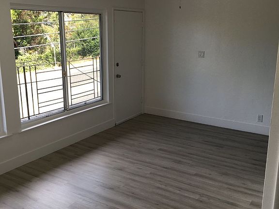 2nd image of 635 Macarthur Blvd #3