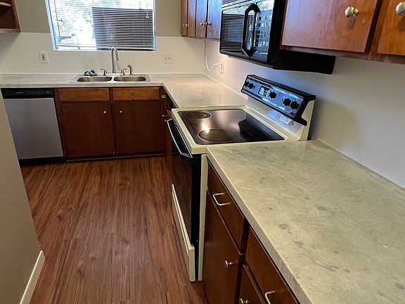 KITCHEN VIEW-NEW COUNTER TOPS