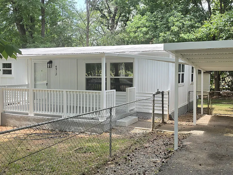 4910 Forestmont Dr — Photo 2