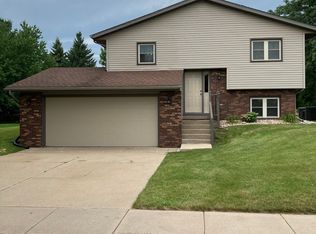 201 W Parkview St, Cottage Grove, WI 53527