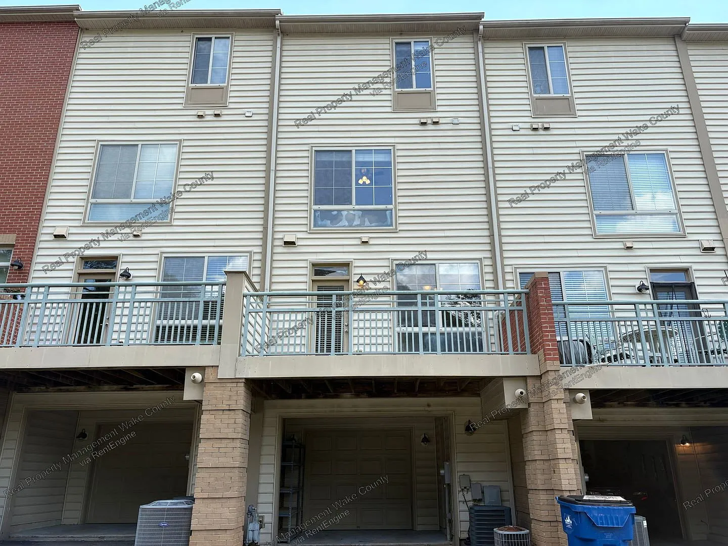 3 bed, 3.5 bath, 1804 sqft, $2,150 — Photo 2