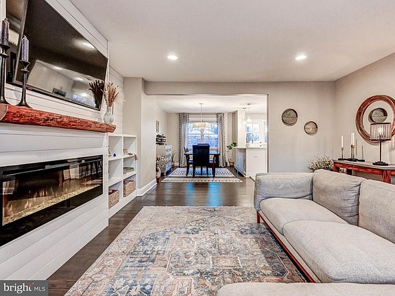 3rd image of 335 Old Trail Rd