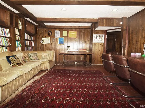 83-28 Abingdon Road image 22 of 34