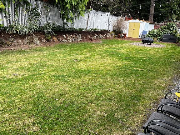 3rd image of 505 Mount Hood Dr SW