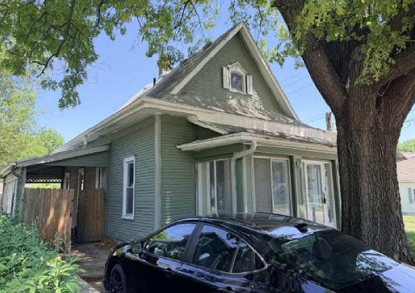 1st image of 1742 E Walnut St