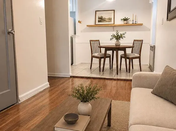 6570 Booth St APT 2B, Flushing, NY 11374
