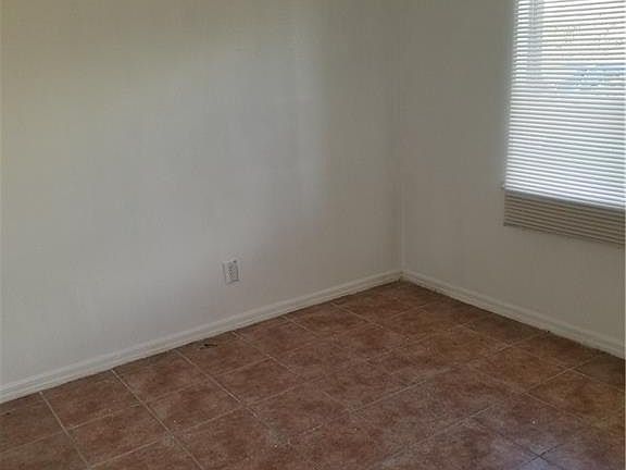 5th image of 155 Pine Ln
