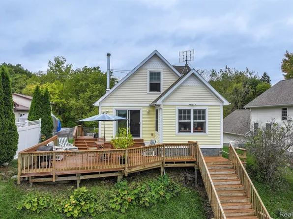 3045 Huston Dr, Millington, MI 48746