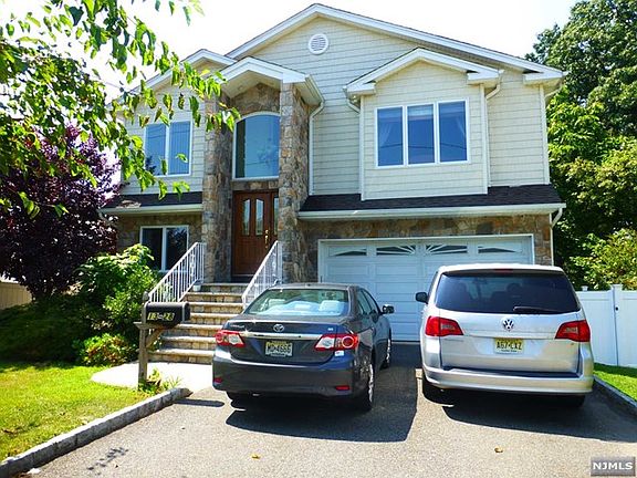 2nd image of 13-28 2nd St