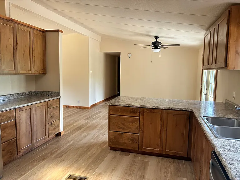 520 Sarma Dr — Photo 9