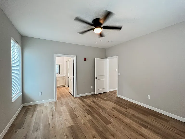 Fairway Flats — Photo 20