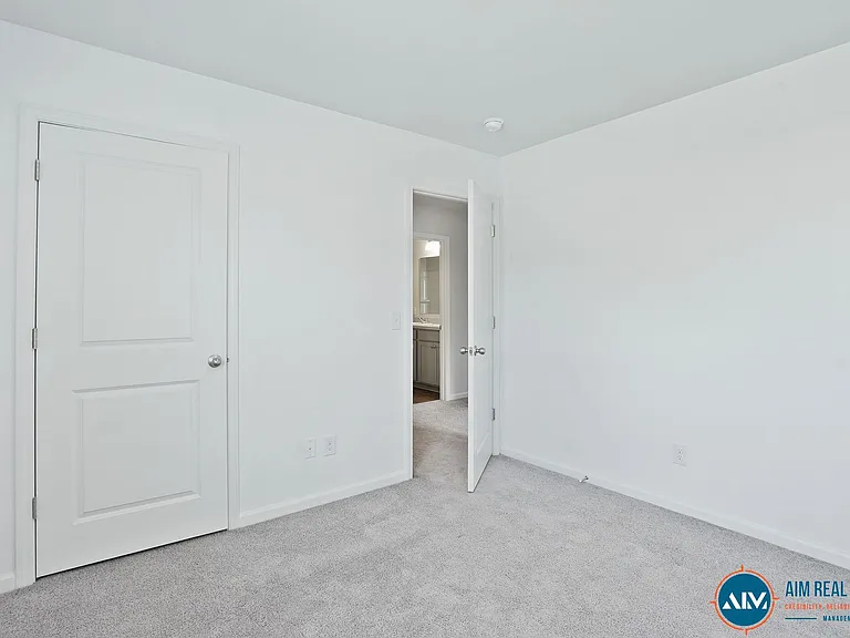 127 Auditorium Rd — Photo 42